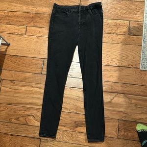 Black American Eagle skinny jeans